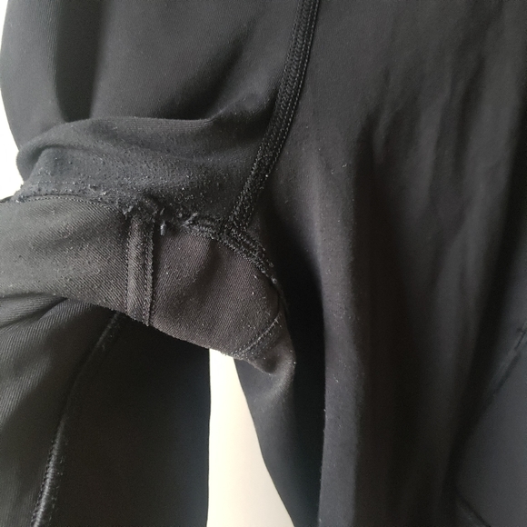 Lululemon Cropped Leggings with Pockets - Picture 4 of 10